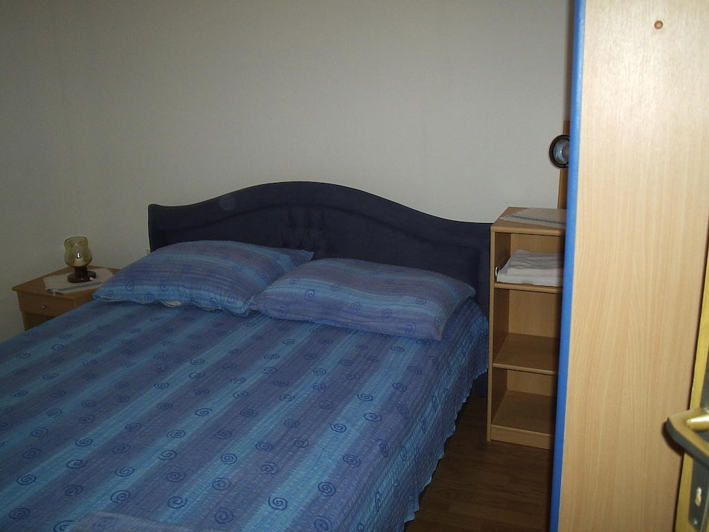 Apartments Holiday Lumbarda Bilik gambar