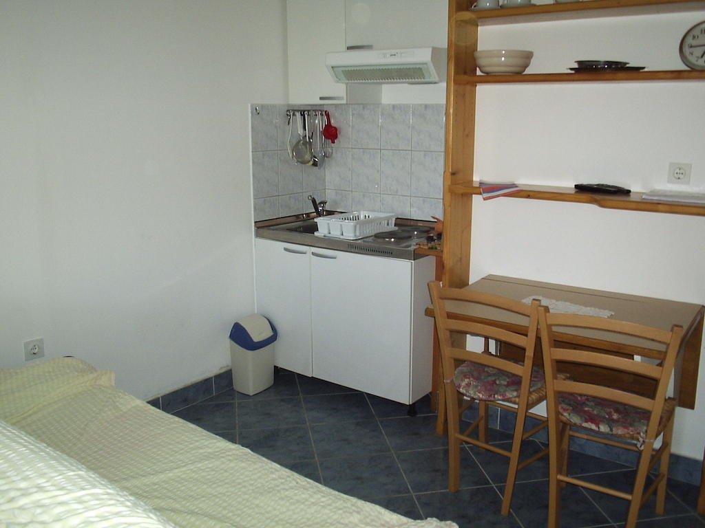Apartments Holiday Lumbarda Bilik gambar